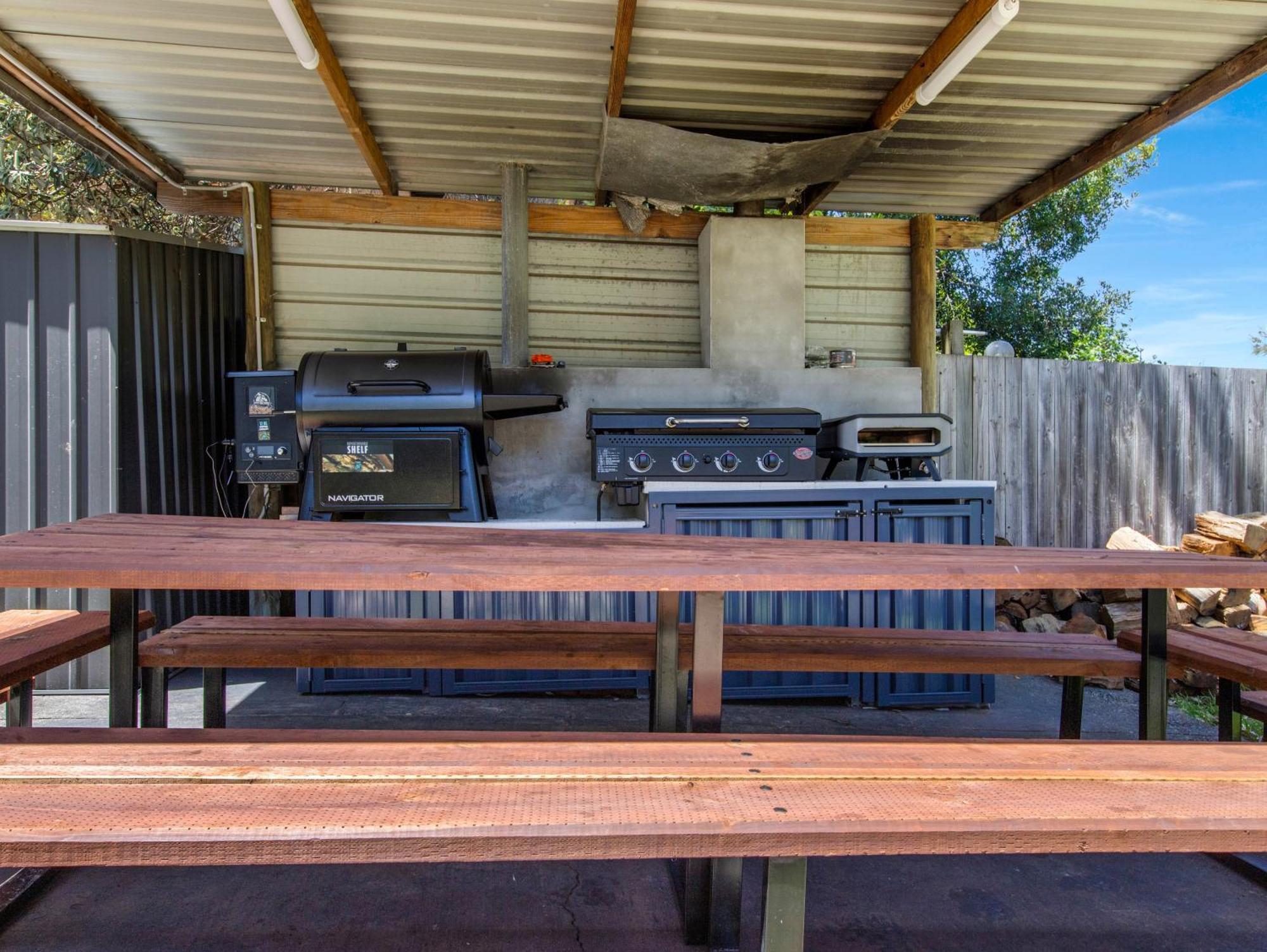 Skyes House - 2 Spas, Sauna, Arcade Games Holiday home Malua Bay